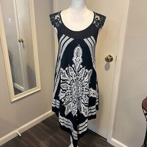 NWT Cyn by Cynthia Mehra Black & White handkerchief Dress/cover up, OS